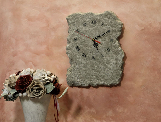 Orologio effetto pietra di Fabris Solutions