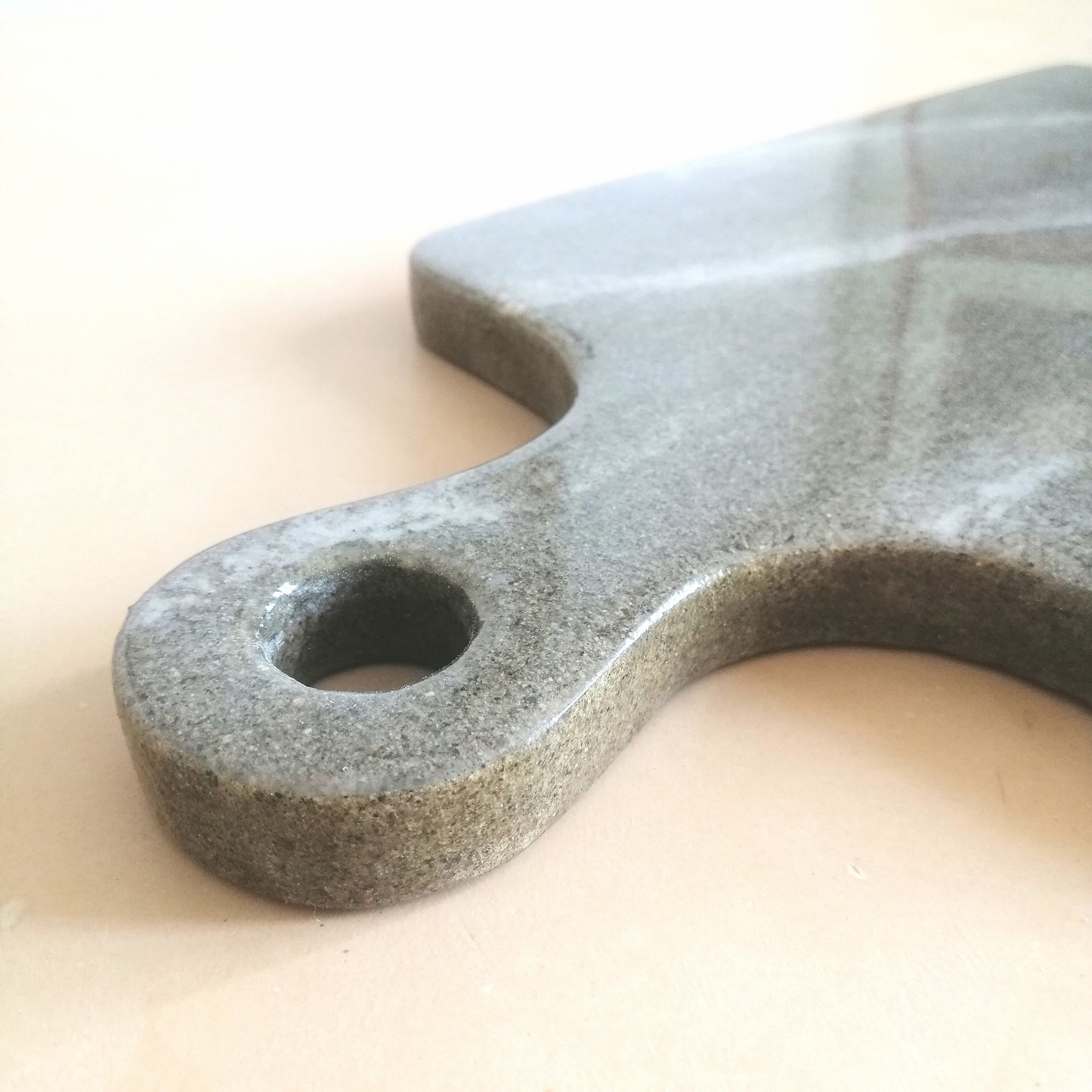 Tagliere vassoio da portata mandala grigio - Fabris Solutions