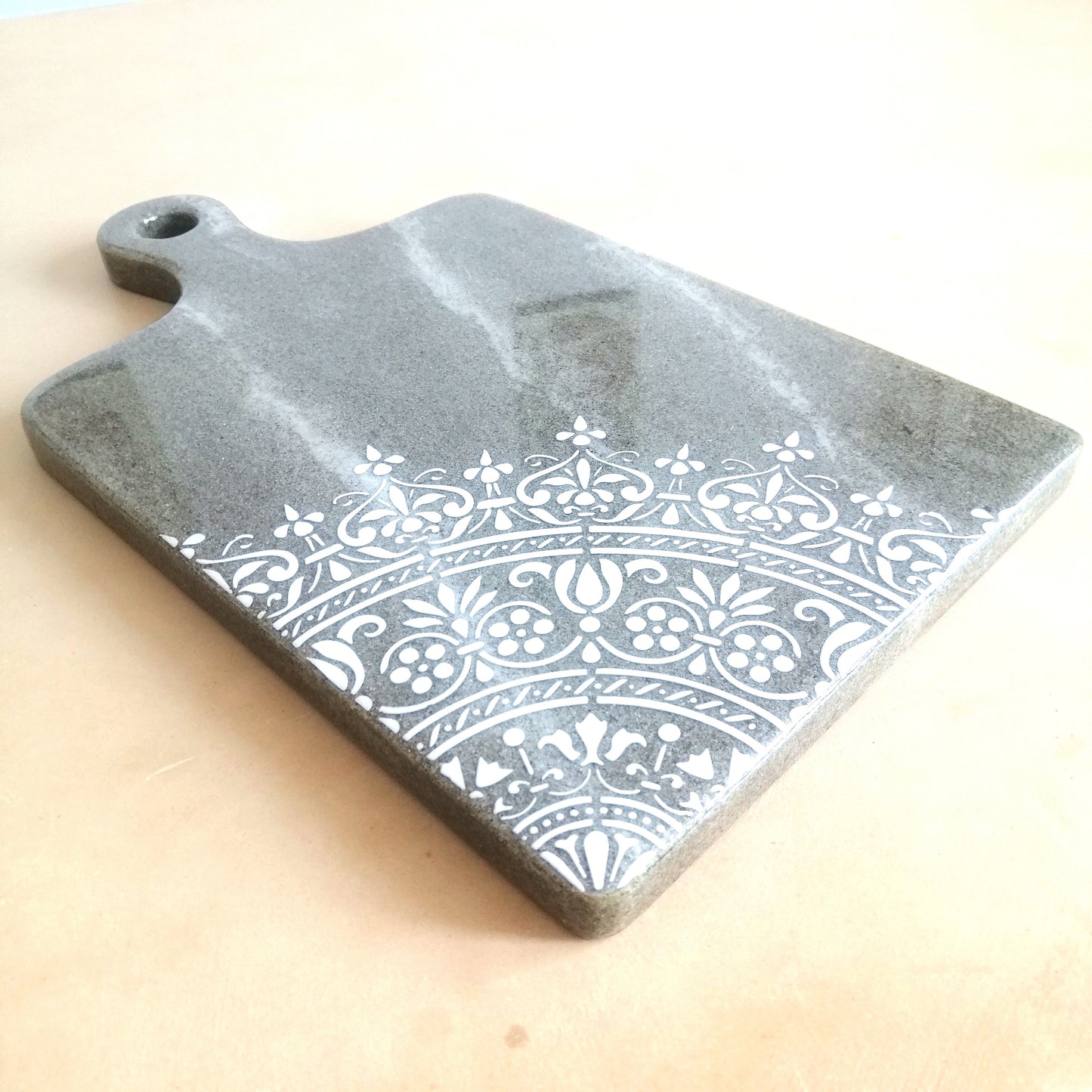 Tagliere vassoio da portata mandala grigio - Fabris Solutions
