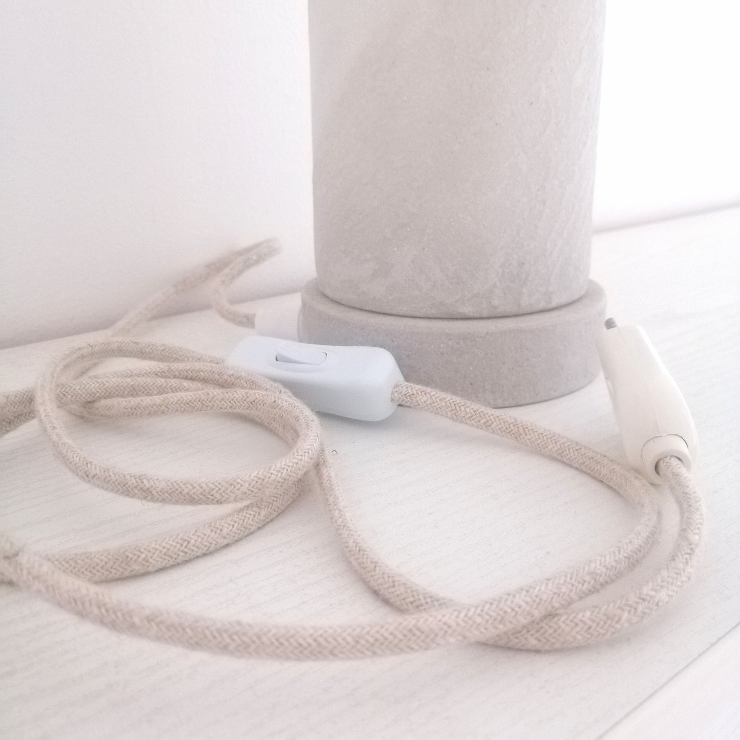 Linea Marmo Design - Lampada da Tavolo - Nastro di Luce - Fabris Solutions