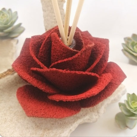 Linea Petali di Sughero: Diffusori Eleganti - Modello Rosa di Roccia - Fabris Solutions 